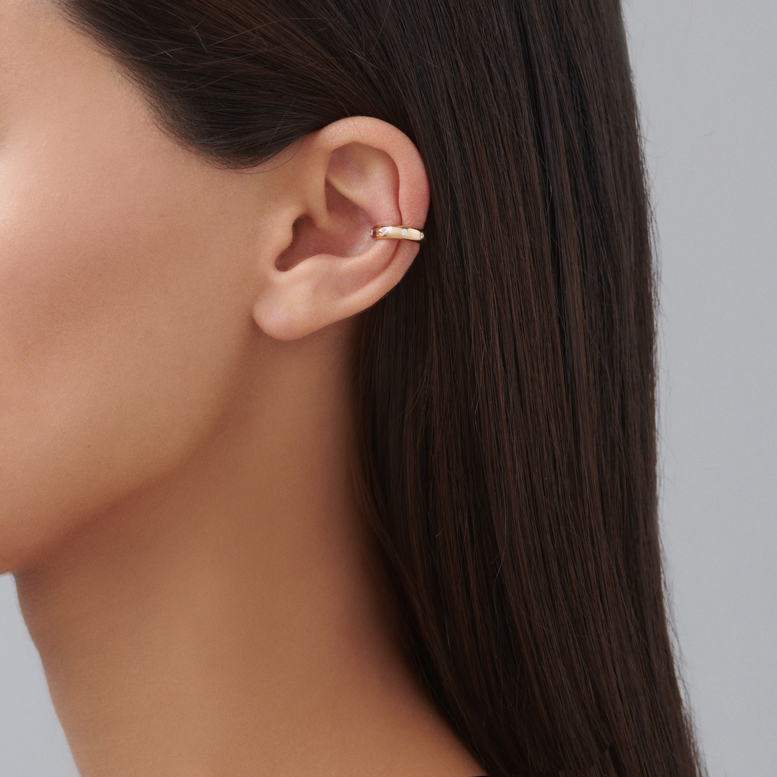 Capri Dreaming® Pebble Ear Cuff Medium | White Gold - Image 4