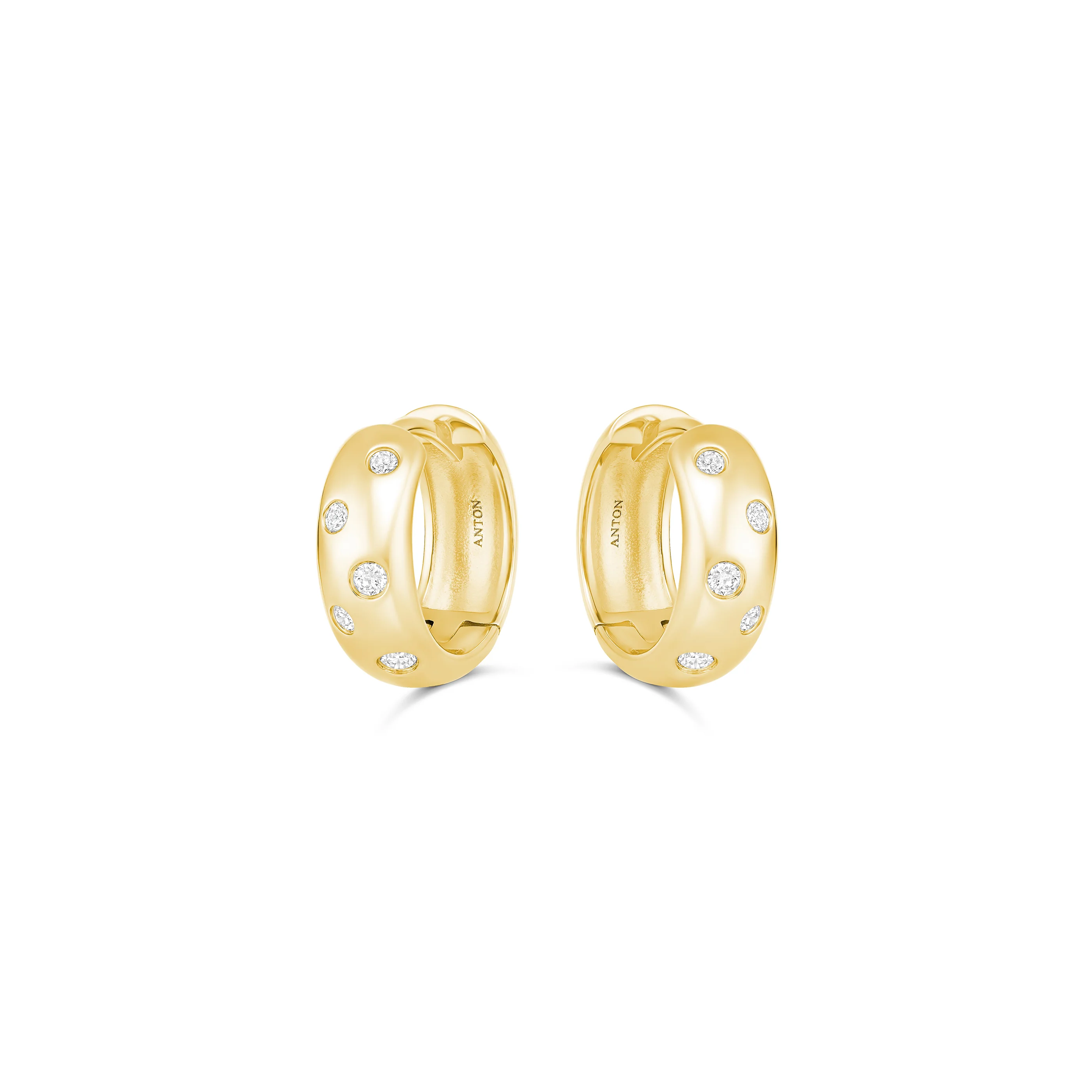 Capri Dreaming® Pebble Huggies Small | Yellow Gold - Image 8
